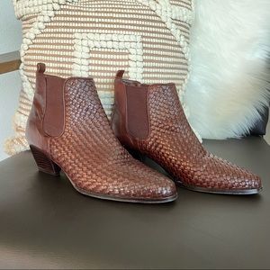 Vintage Valerie Stevens | Jerilyn Brown Woven Leather Ankle Boots | Size 7.5